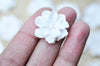 Cabochon fleur résine blanche nacrée 24mm, création bijoux DIY, X2 G4388