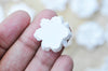 Cabochon fleur résine blanche nacrée 24mm, création bijoux DIY, X2 G4388