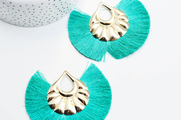 EP -Pendentif large pompon fil vert support doré,pendentif en fil sur support doré, 85-92mm, x 2, G4538