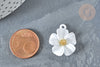 Pendentif zamac fleur blanche 23,5mm, perles zamac,bijou fleur blanche, X1 G7361