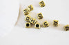 perle carré Lettre Alphabet plastique doré, plastique lettre,création bracelet mots,6mm, les 10 grammes, x1 G2097